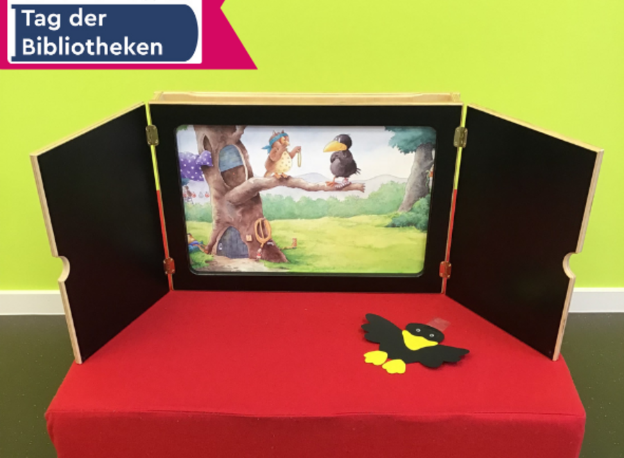 Foto eines Kamishibais mit dem kleinen Raben